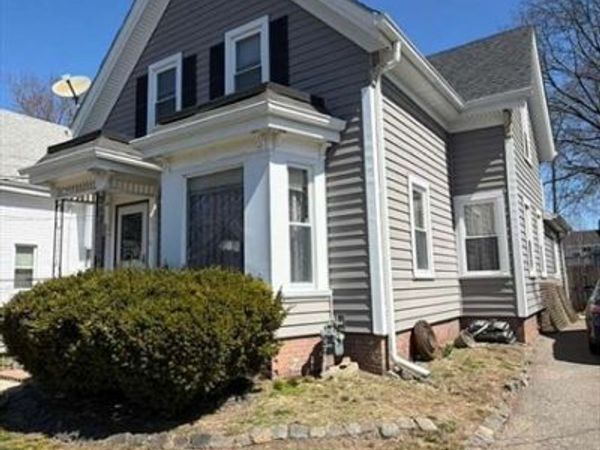 54 Clinton St, Brockton, MA 02302