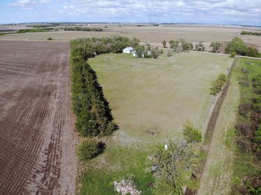1112 7 Road , Geneva, NE 68361