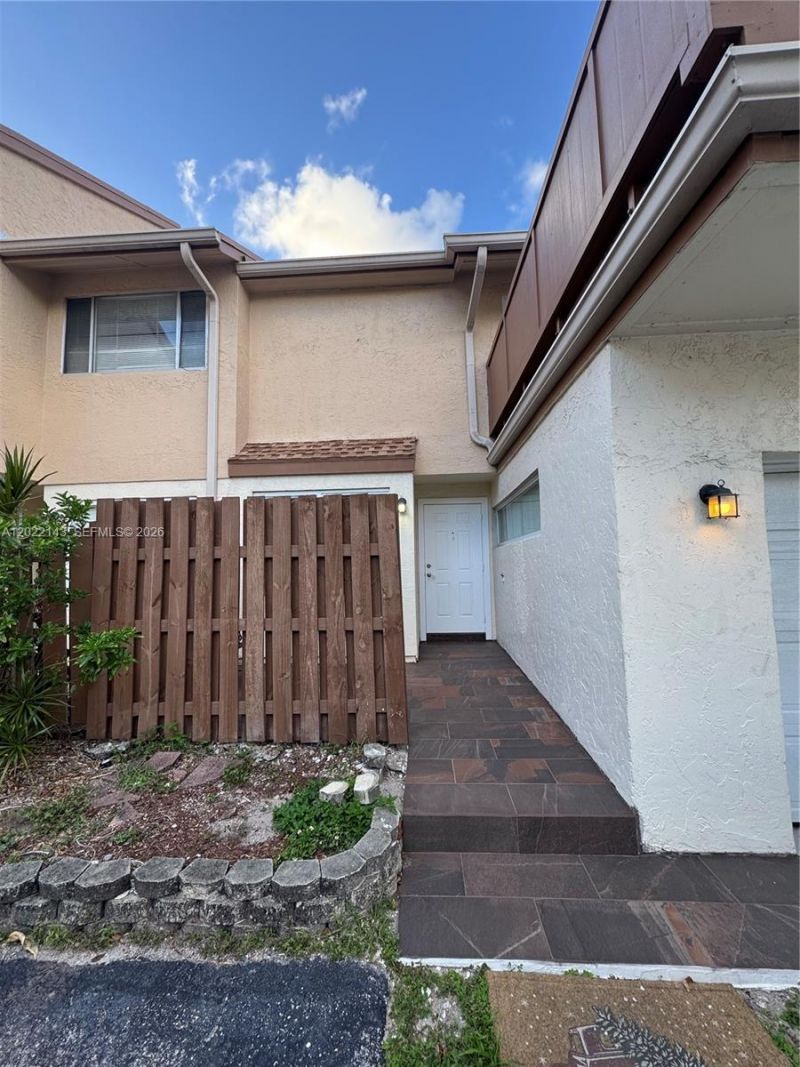 8231 NW 8th Pl, Unit 3, Plantation, FL 33324 Photo