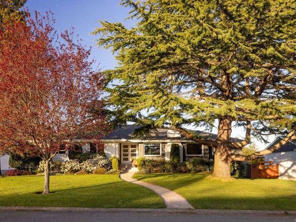2700 Dorset Rd , Oak Bay, BC V8R 3N1