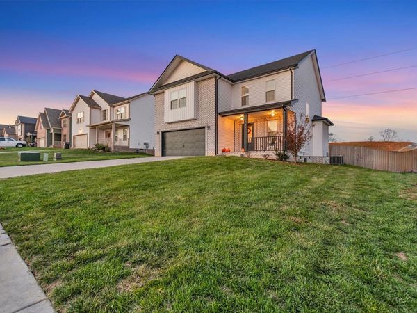 729 Banister Dr , Clarksville, TN 37042