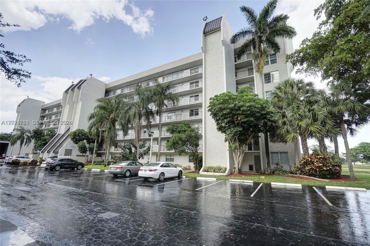 3100 W Rolling Hills Cir , Unit 403, Davie, FL 33328 Photo
