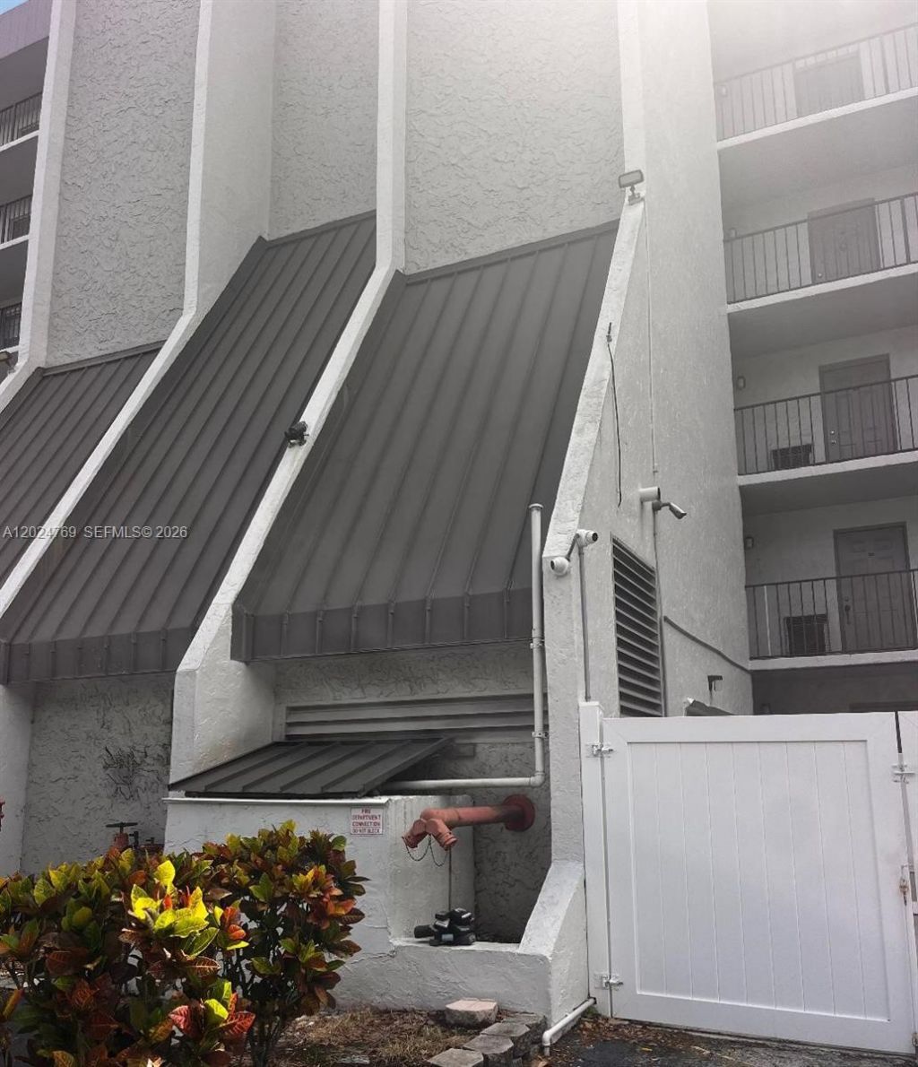 3100 W Rolling Hills Cir , Unit 403, Davie, FL 33328 Photo