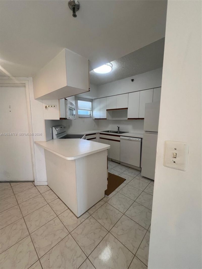 9156 Collins Ave , Unit 502, Surfside, FL 33154 Photo