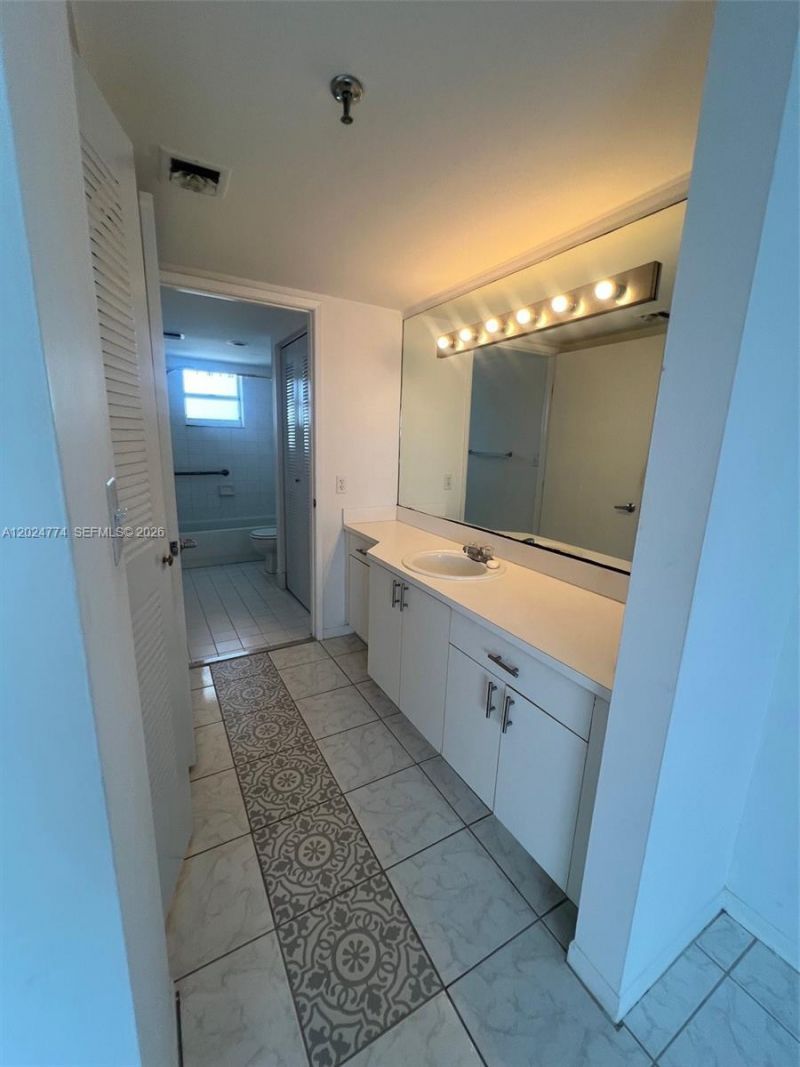 9156 Collins Ave , Unit 502, Surfside, FL 33154 Photo