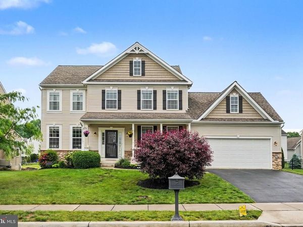 18 OYSTER BAY DRIVE, MECHANICSBURG, PA 17050