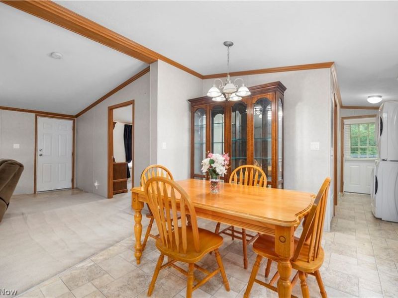 354 Pin Oak Circle, Elyria, OH 44035 Photo 10