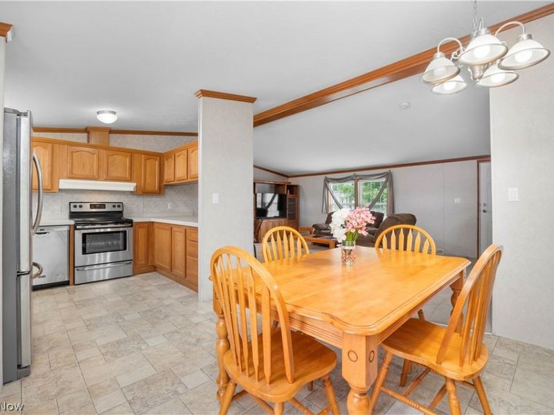 354 Pin Oak Circle, Elyria, OH 44035 Photo 11