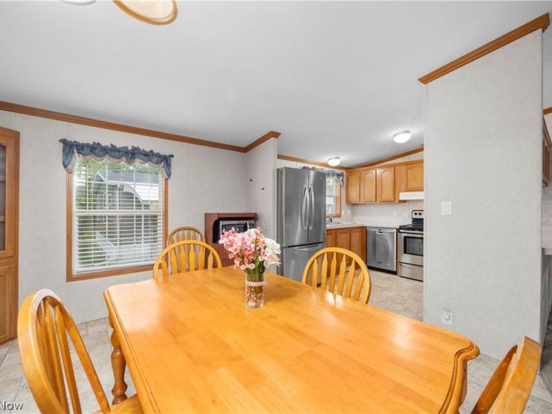 354 Pin Oak Circle, Elyria, OH 44035 Photo 12