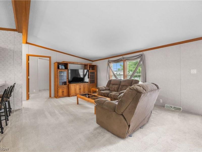 354 Pin Oak Circle, Elyria, OH 44035 Photo 16