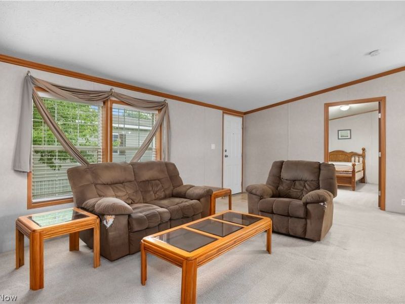 354 Pin Oak Circle, Elyria, OH 44035 Photo 17