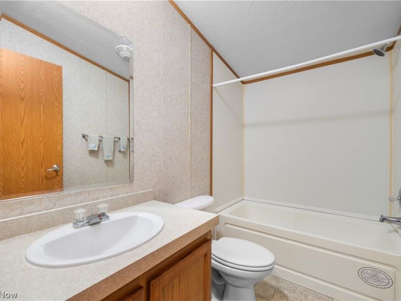 354 Pin Oak Circle, Elyria, OH 44035 Photo 27