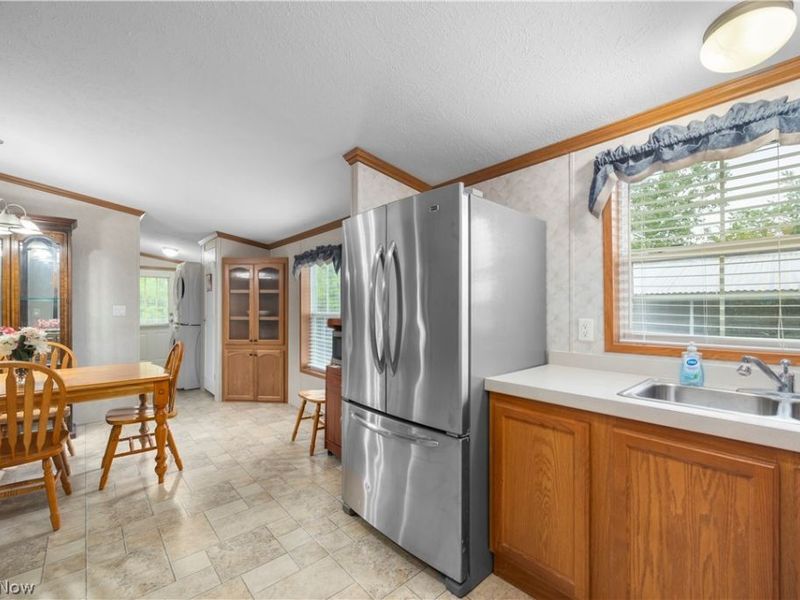 354 Pin Oak Circle, Elyria, OH 44035 Photo 8