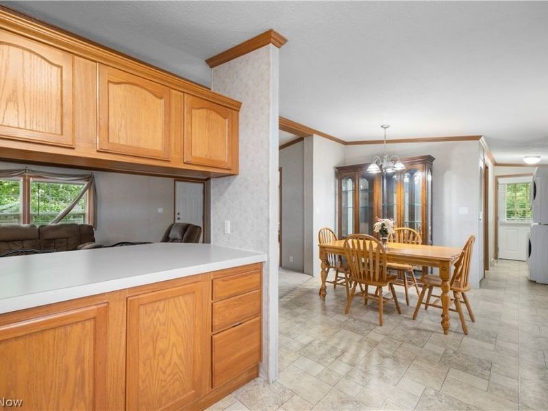 354 Pin Oak Circle, Elyria, OH 44035 Photo 9