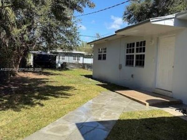 2345 NW 65th St , Miami, FL 33147