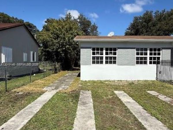 2345 NW 65th St , Miami, FL 33147