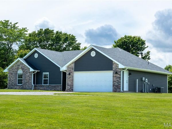 10201 N Flamingo Court , Hallsville, MO 65255
