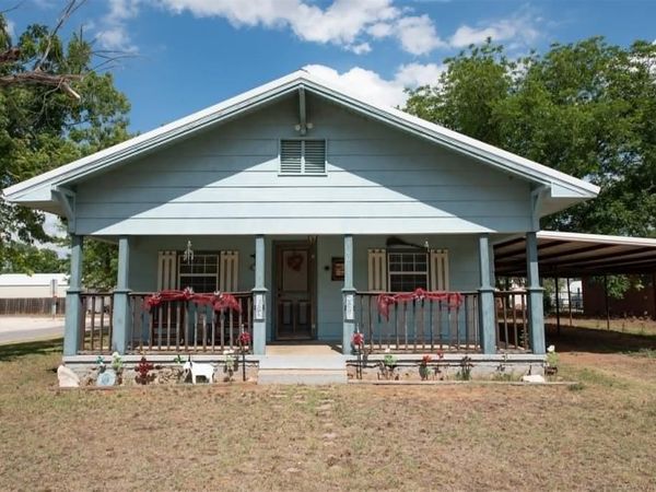 300 S Cedar Avenue, Erick, OK 73645