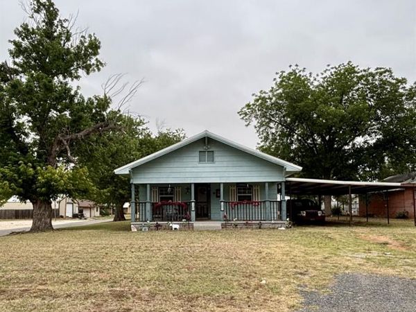 300 S Cedar Avenue, Erick, OK 73645