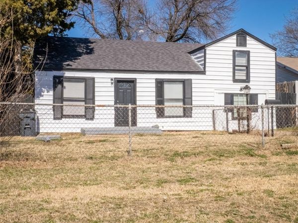 1715 SW E Avenue, Lawton, OK 73501