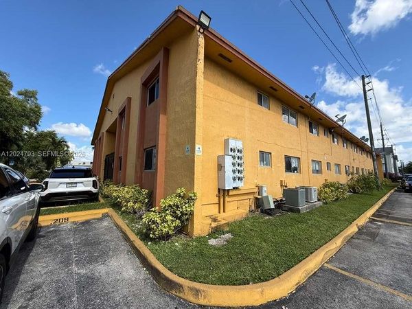 1501 W 42nd St , Unit 110, Hialeah, FL 33012