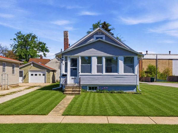 809 W Park Avenue , Aurora, IL 60506