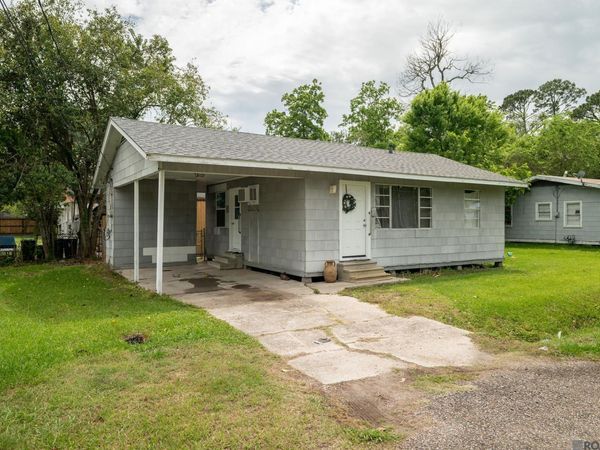 203 W Caroline St, Gonzales, LA 70737