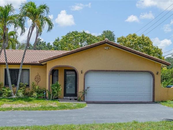 2315 NW 98th Ter, Coral Springs, FL 33065