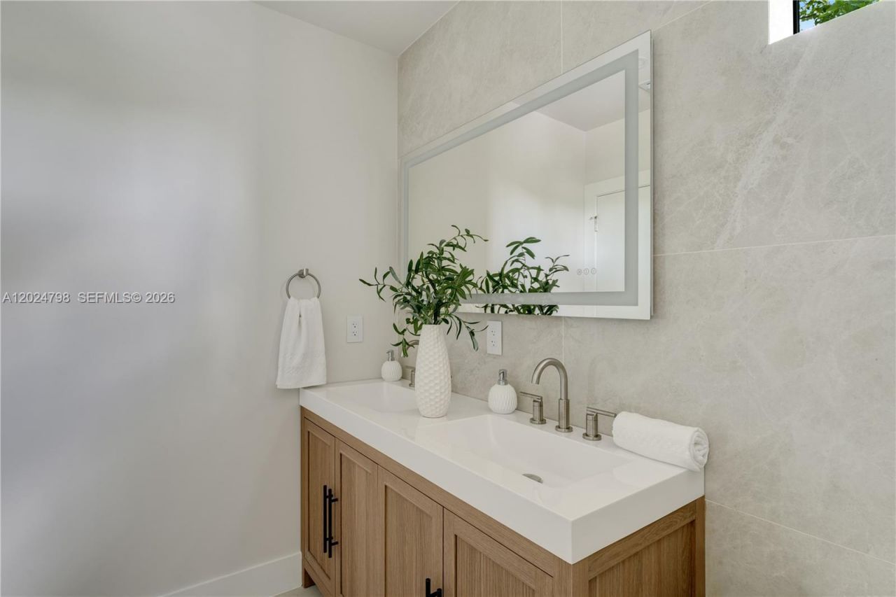 1917 NW 17 St , Unit A, Miami, FL 33125 Photo