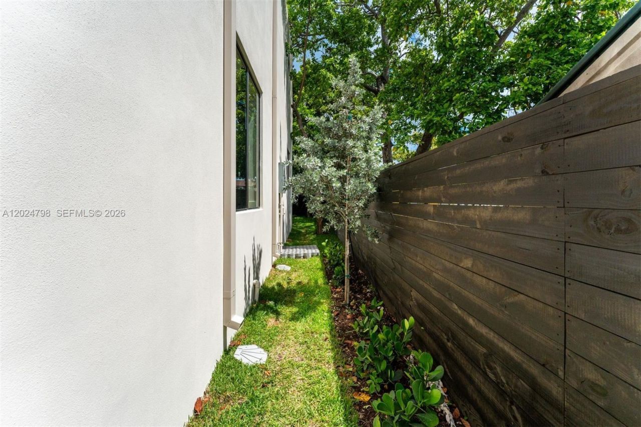 1917 NW 17 St , Unit A, Miami, FL 33125 Photo