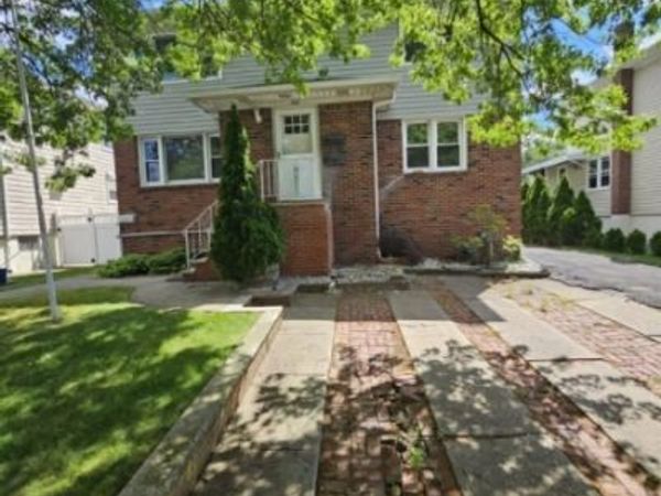 360 New York Ave, Lyndhurst, NJ 07071