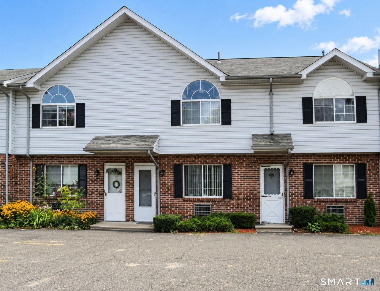 975 Meriden, Unit 101, Waterbury, CT 06705 Main Photo