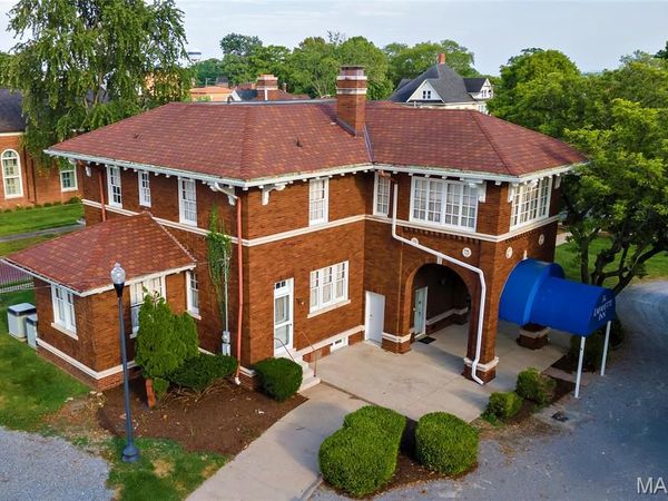 202 W Poplar , Harrisburg, IL 62946