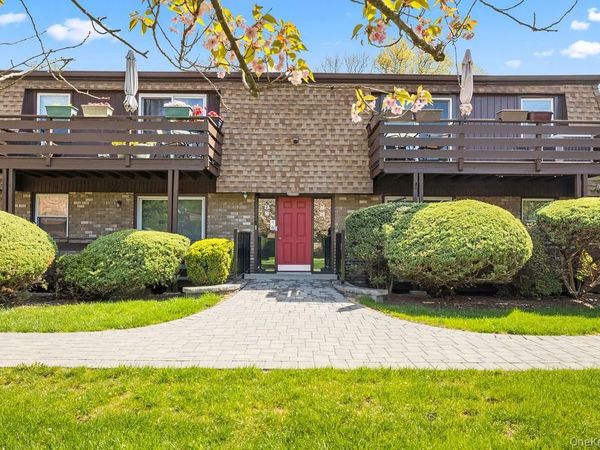 19 New Holland Village , Nanuet, NY 10954