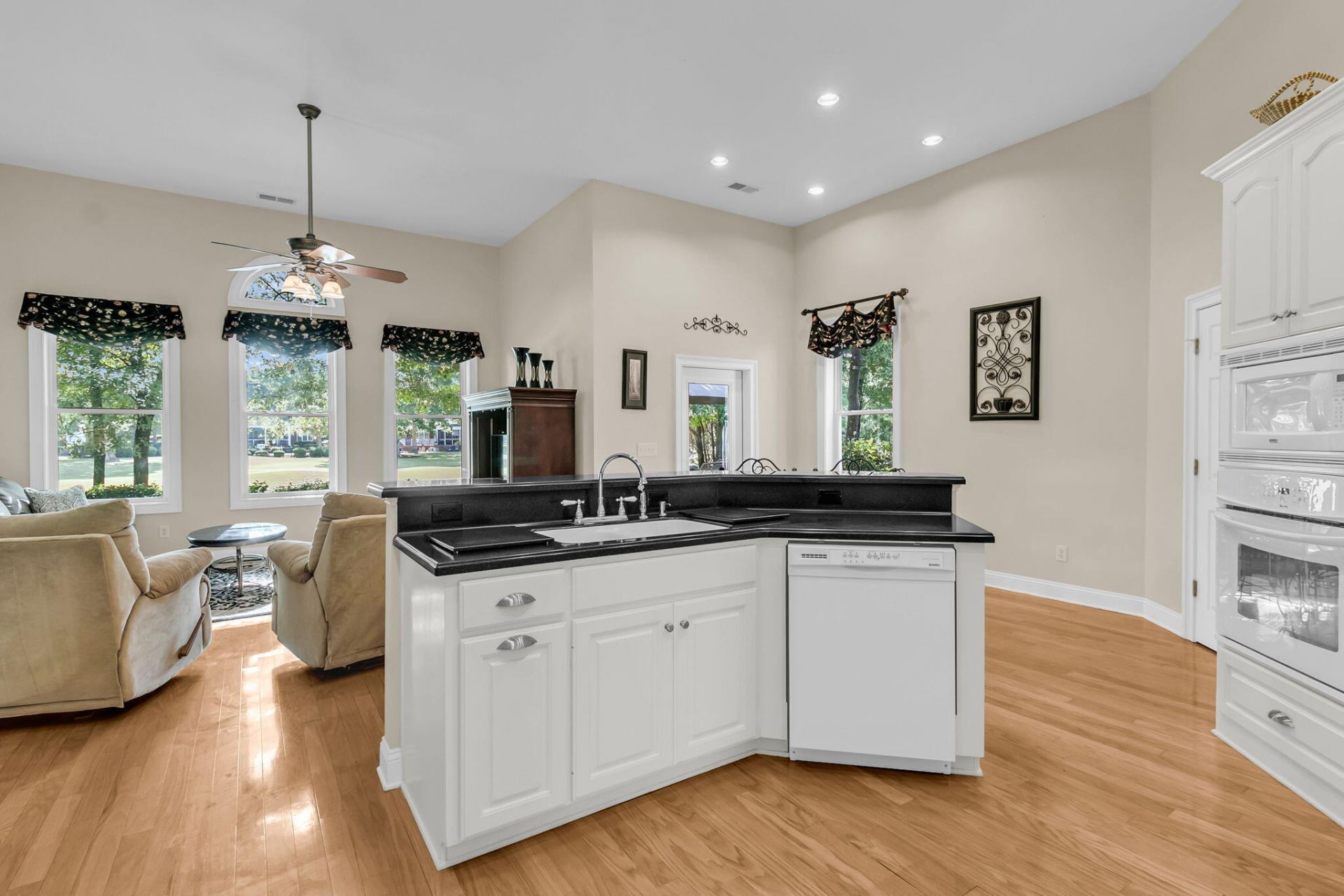 8729 Herons Walk Photo 12