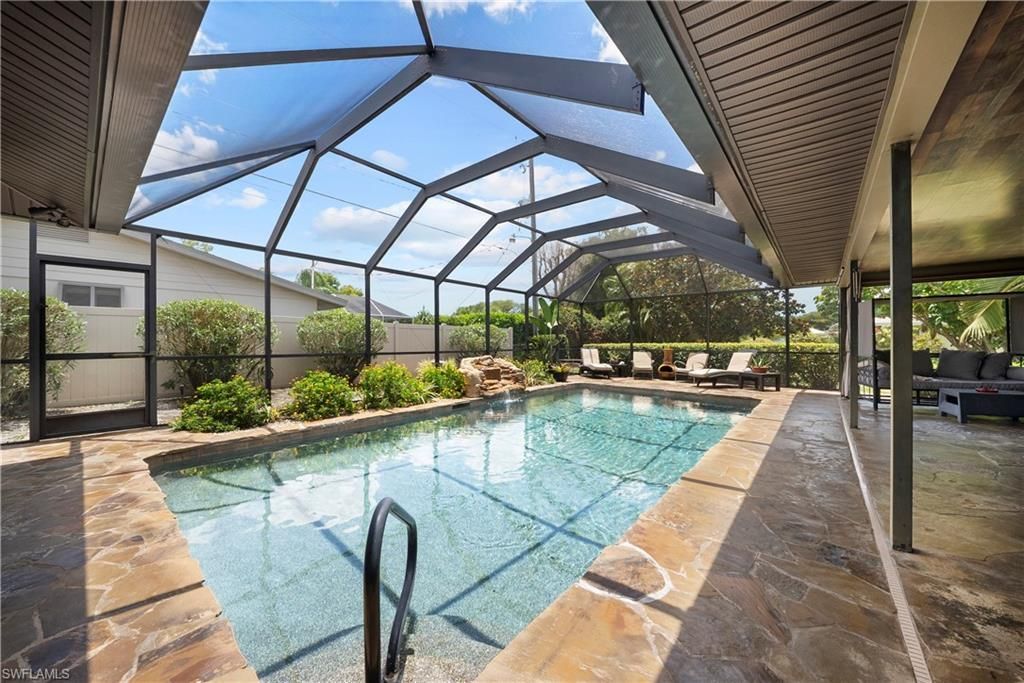 8713 Crest Ln, Fort Myers, FL 33907 Photo