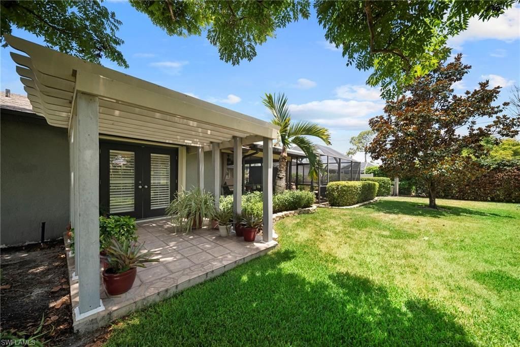 8713 Crest Ln, Fort Myers, FL 33907 Photo
