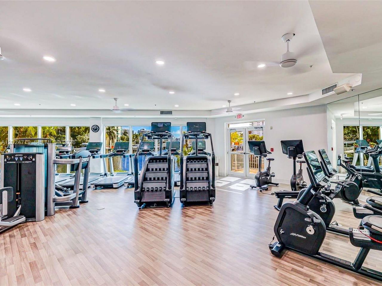 3370 Hidden Bay Dr , Unit 1814, Aventura, FL 33180 Photo
