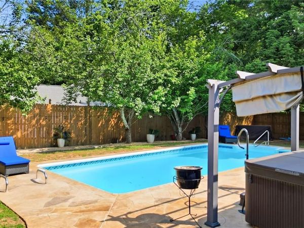 325 Ivy Mill Court, Roswell, GA 30076