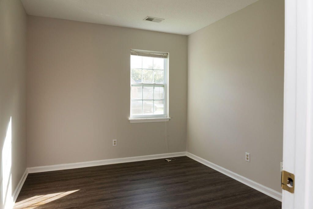 43 Woodleaf Court Photo 13