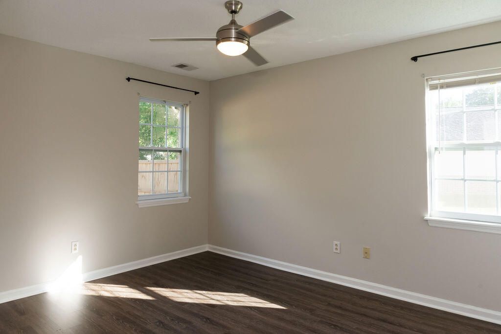 43 Woodleaf Court Photo 17