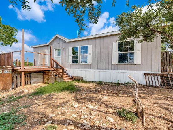 324 29th St E, Lakehills, TX 78063