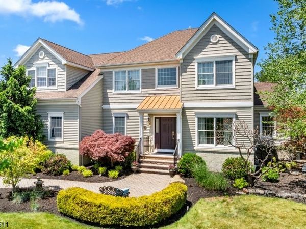 4 Murphy Dr, Hillsborough, NJ 08844