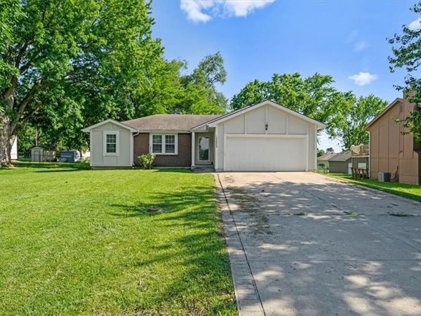 15629 Klamm Street, Basehor, KS 66007