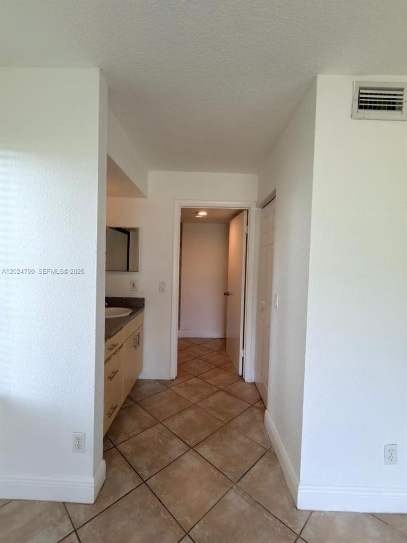 1025 Coral Club Dr, Unit 1025, Coral Springs, FL 33071 Photo