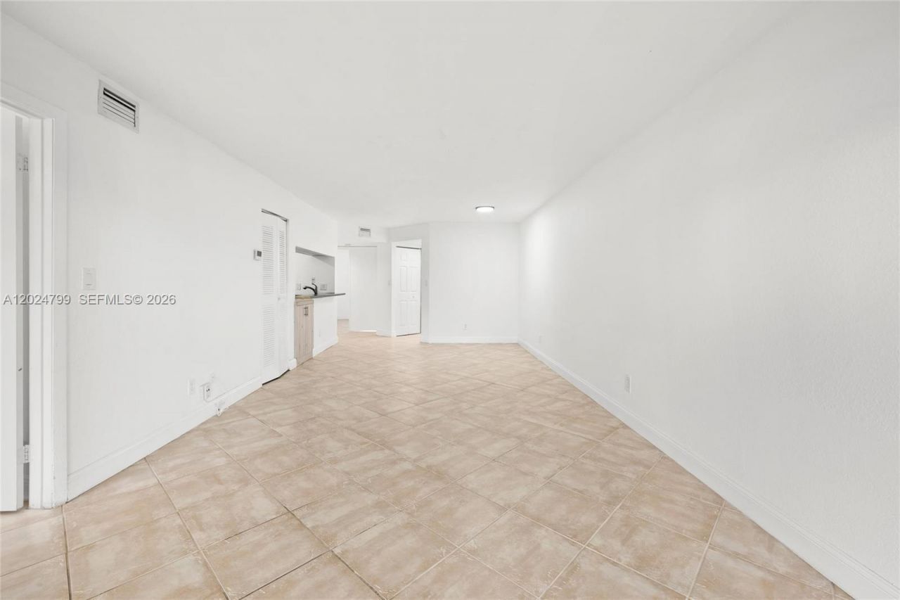 1025 Coral Club Dr, Unit 1025, Coral Springs, FL 33071 Photo