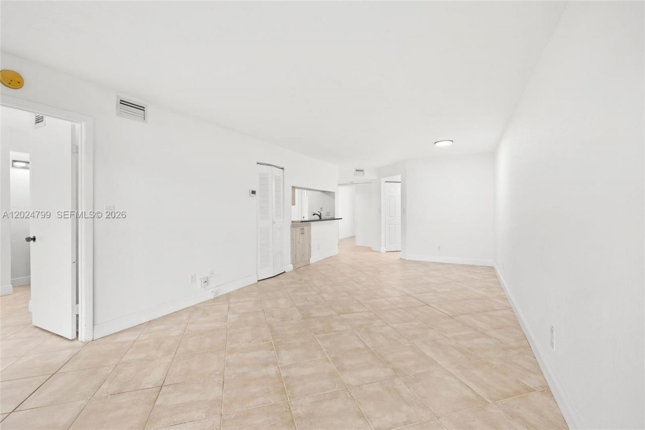 1025 Coral Club Dr, Unit 1025, Coral Springs, FL 33071 Photo