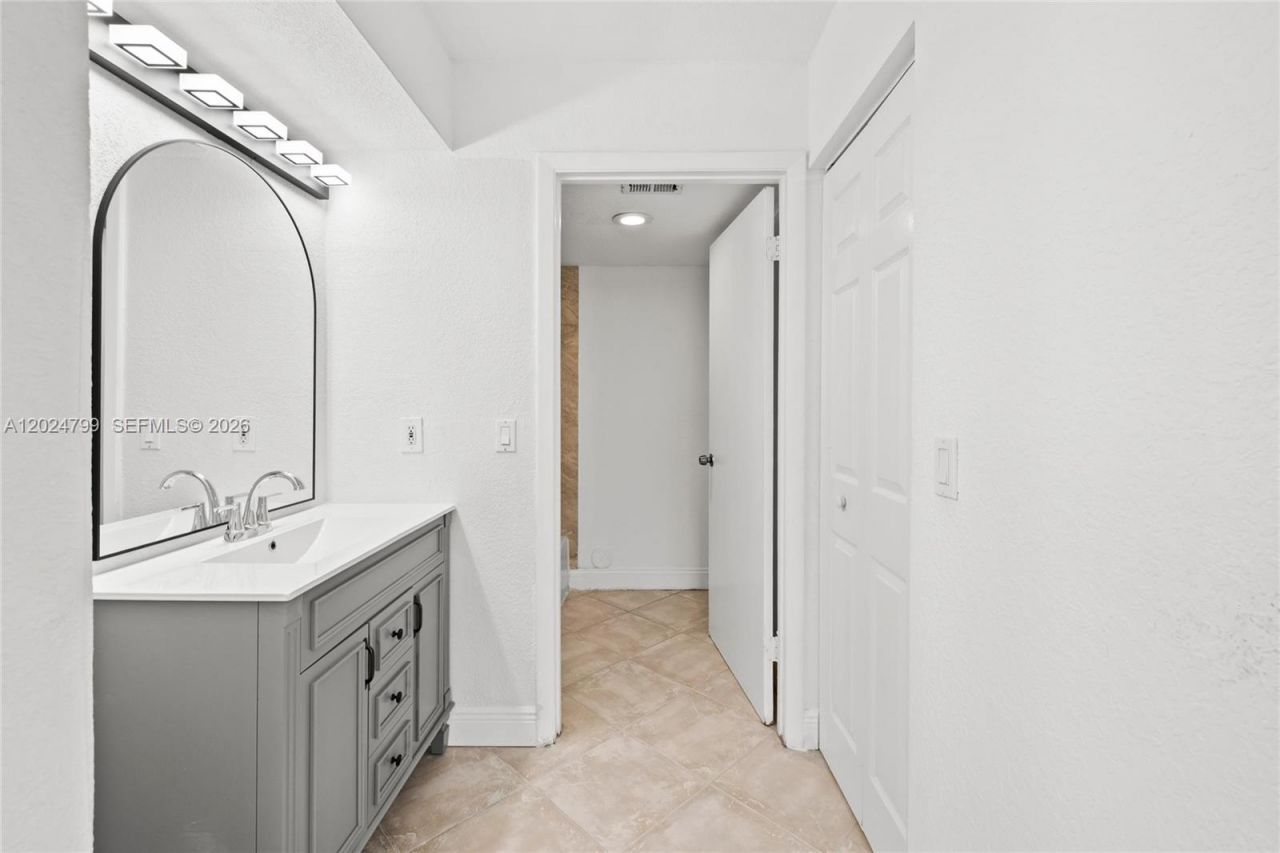 1025 Coral Club Dr, Unit 1025, Coral Springs, FL 33071 Photo