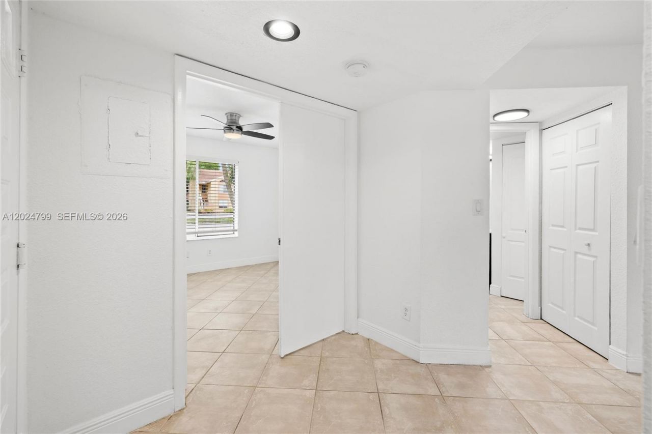 1025 Coral Club Dr, Unit 1025, Coral Springs, FL 33071 Photo