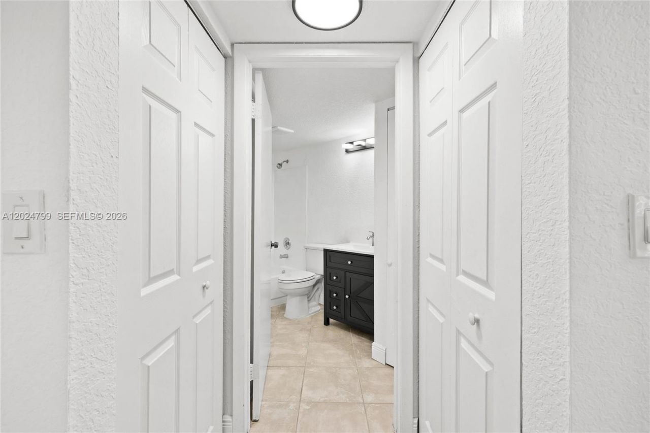 1025 Coral Club Dr, Unit 1025, Coral Springs, FL 33071 Photo